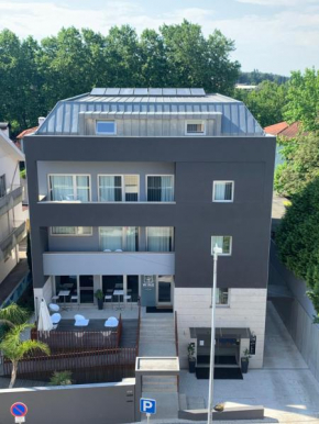 Отель Villa Prime Hotel  Вила-Нова-Де-Фамаликан